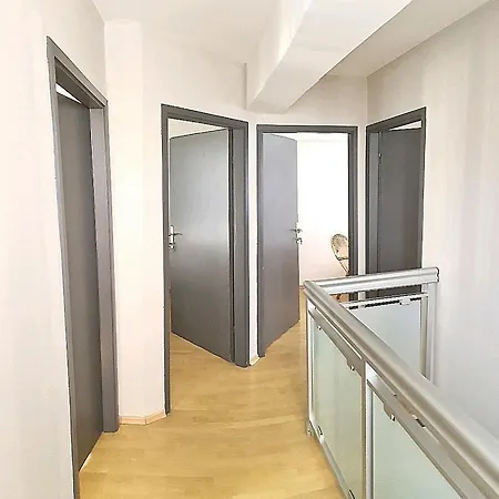 Apartment 993 Pale