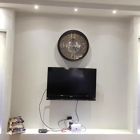 993 Apartment Pale